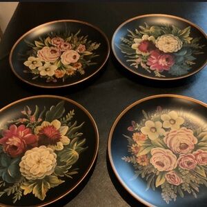 DECORATIVE LOVELY FOUR PLATES FOR DISPLAY. BEAUTIFUL FLORAL DESIGN. NEW W/O TAG.